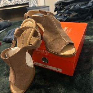 BB leather sandal